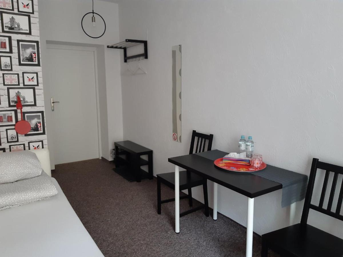 Pastel Guest Rooms Varsavia Esterno foto